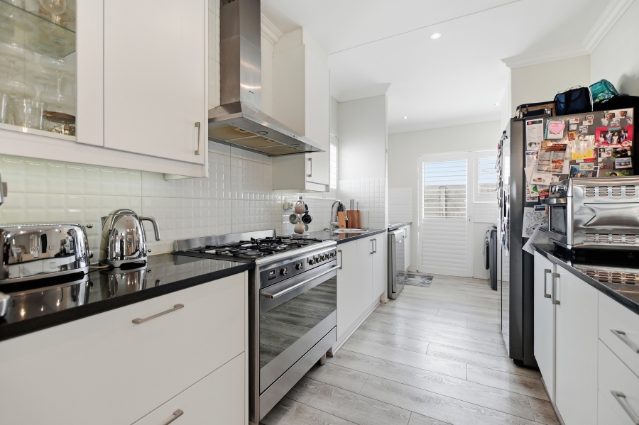 4 Bedroom Property for Sale in Sunningdale Western Cape